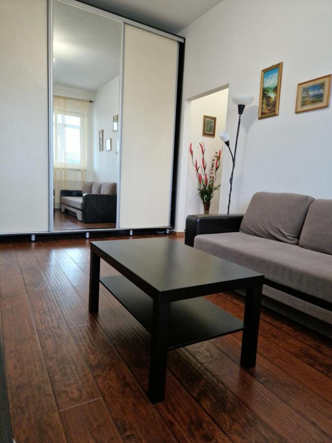 Charming Apartment With Private Terrace Bucharest Exterior photo